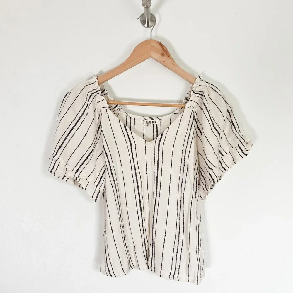 Billabong Could Wander Cropped Shirt Light Cream & Black Ruffle Sleeve Top M - Picture 2 of 9